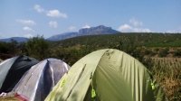 Палатки турбазы на фоне Южной Демерджи