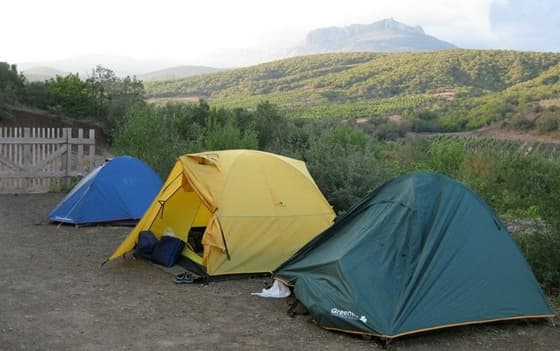 Палаточные кемпинги в Крыму, места отдыха с палаткой у моря в горах