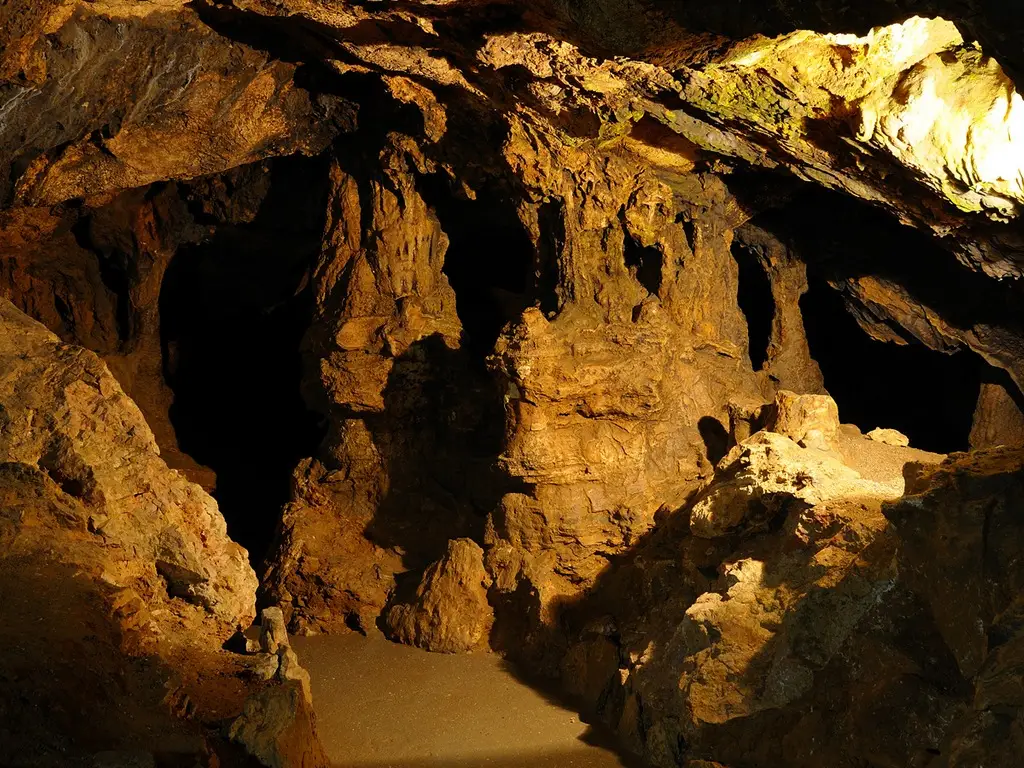Красные пещеры фото